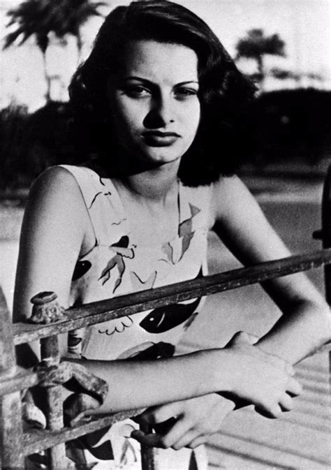 Rare Photographs of a Teenage Sophia Loren at the ...